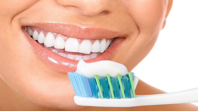 کاربرد سدیم فلوراید در خمیر دندان
