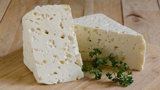 کاربرد کلرید کلسیم در پنیر